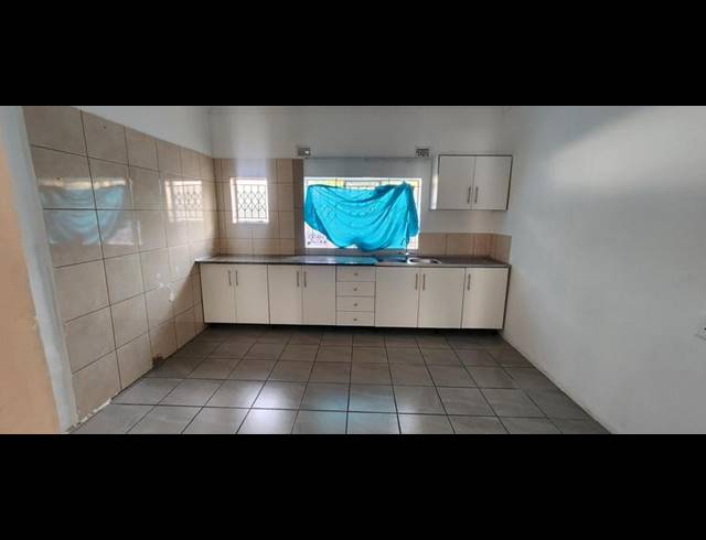 4 BEDROOM HOUSE FOR SALE IN CRAIGIEBURN